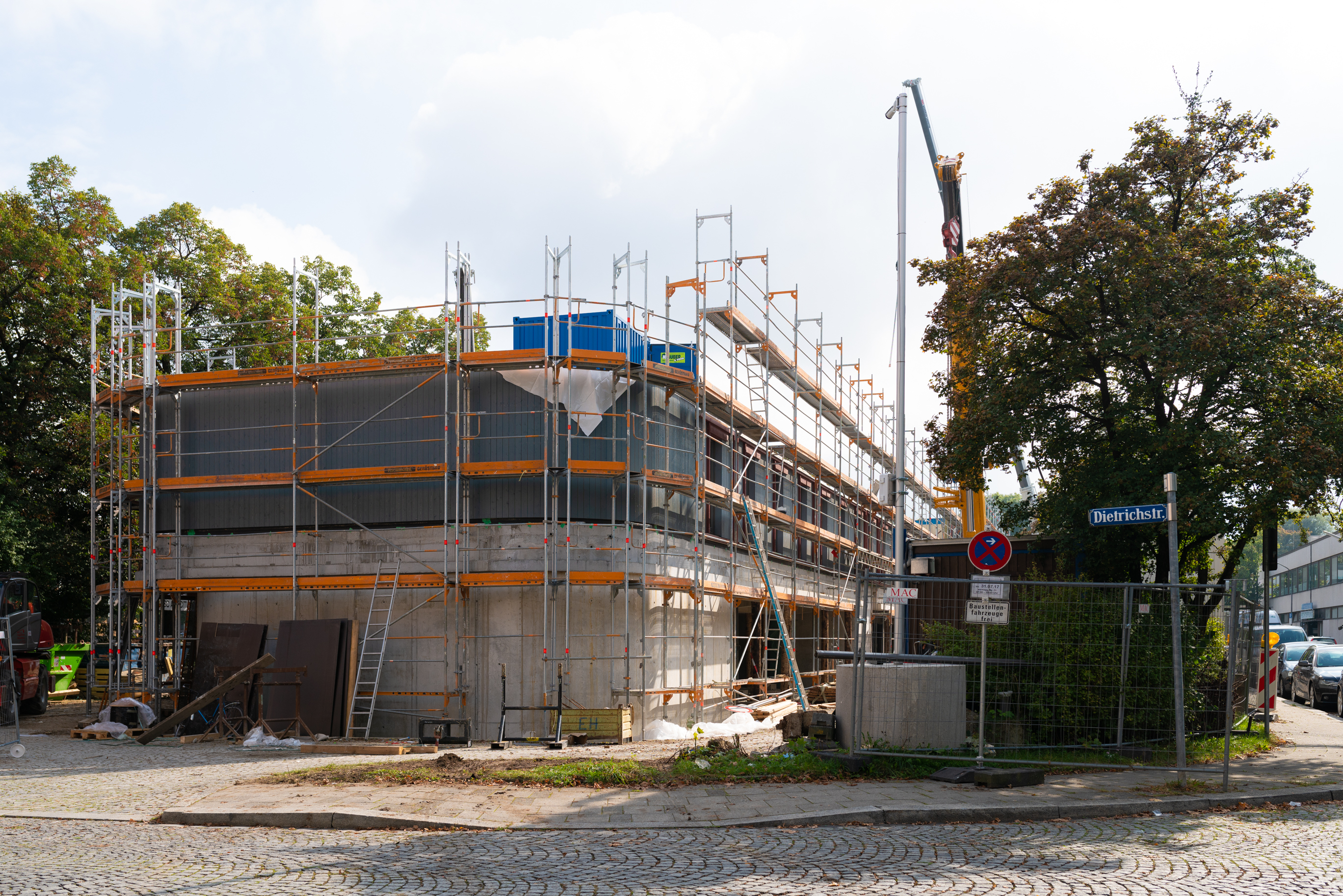 10.10.2016 - Parkplatzüberbauung der GEWOFAG am Dantebad